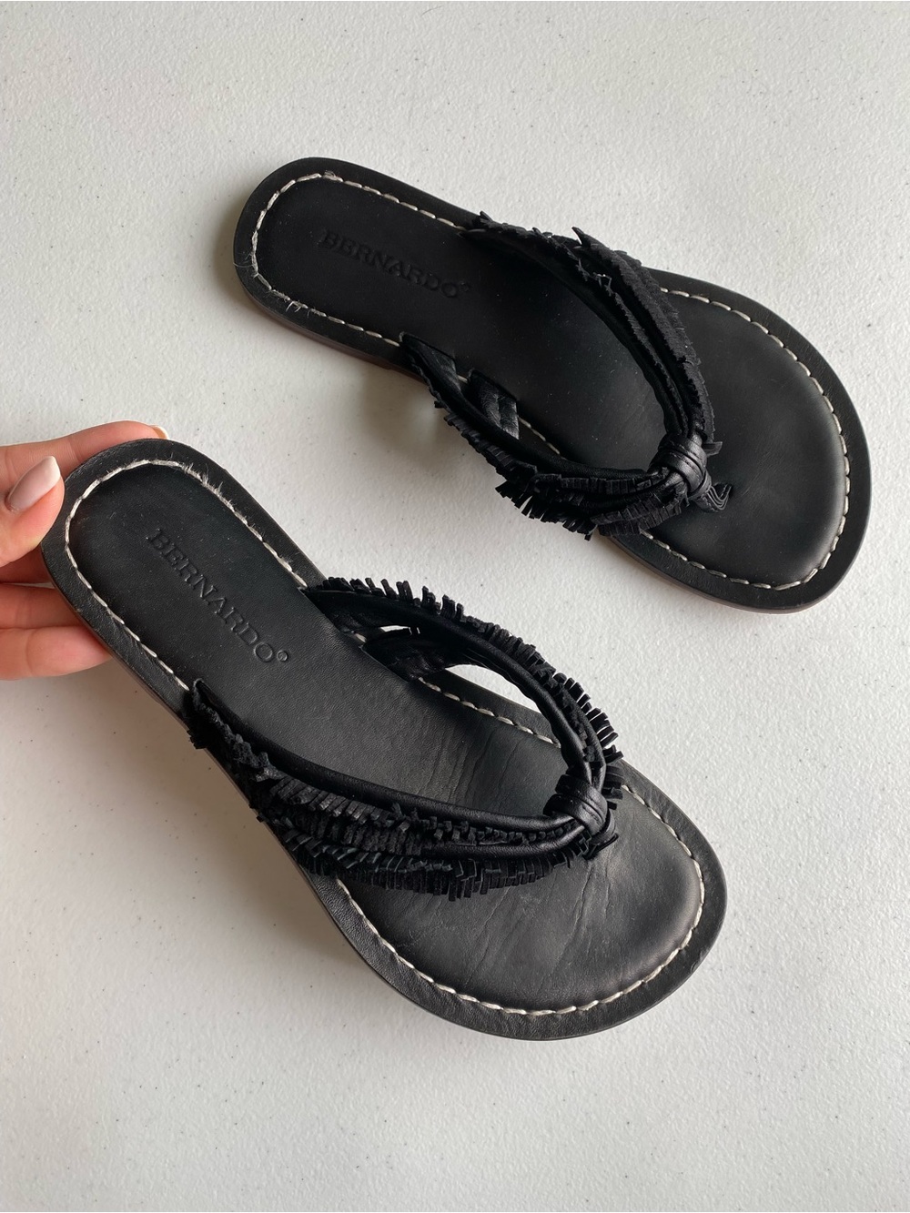 Bernardo size 7 black leather fringe slip on thing sandal